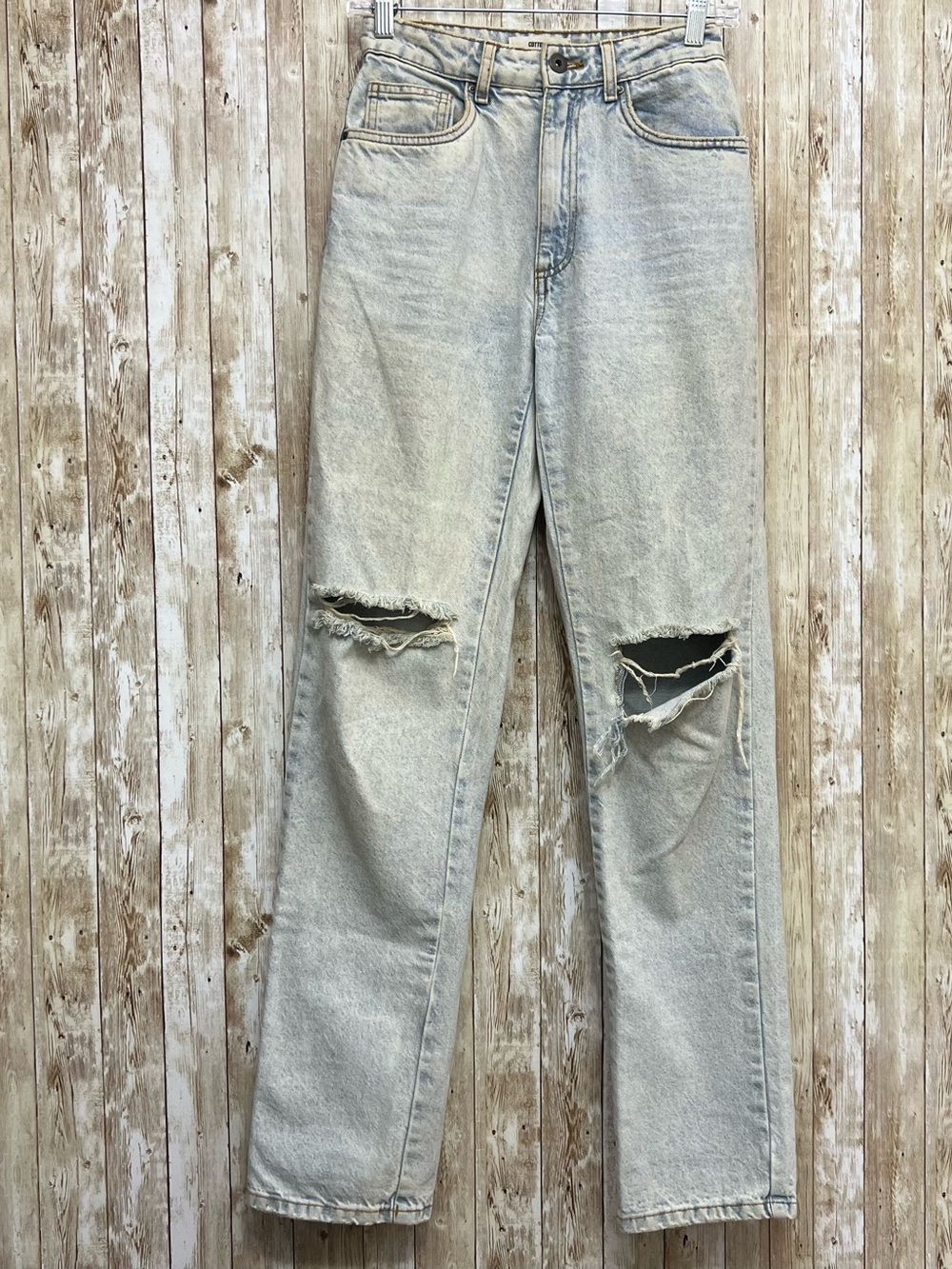 Cotton On high-waisted, rigid denim fit with distressed cutouts at both knees.